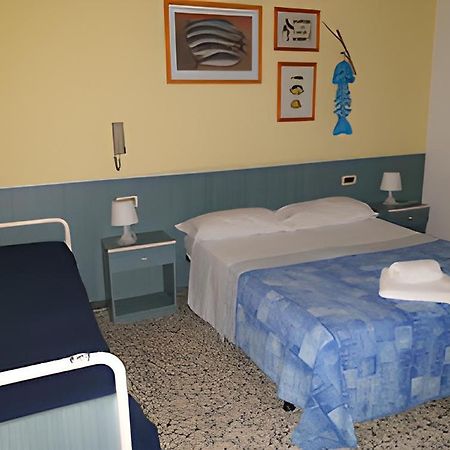 Hotel Delmare Лидо Ди Камайоре Екстериор снимка