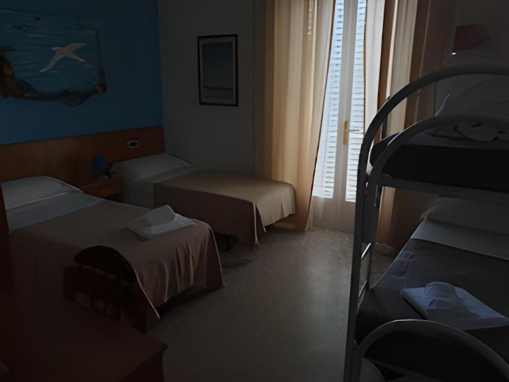 Hotel Delmare Лидо Ди Камайоре Екстериор снимка
